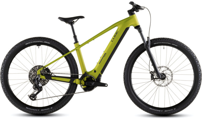 CUBE Reaction Hybrid Race 800